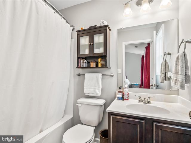 208 OVERLOOK DR, Hanover, PA 17331
