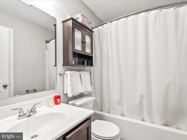 208 OVERLOOK DR, Hanover, PA 17331
