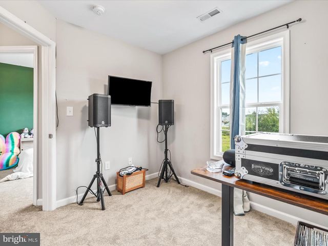 208 OVERLOOK DR, Hanover, PA 17331