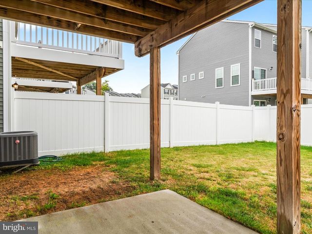 208 OVERLOOK DR, Hanover, PA 17331