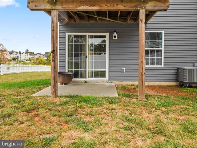 208 OVERLOOK DR, Hanover, PA 17331