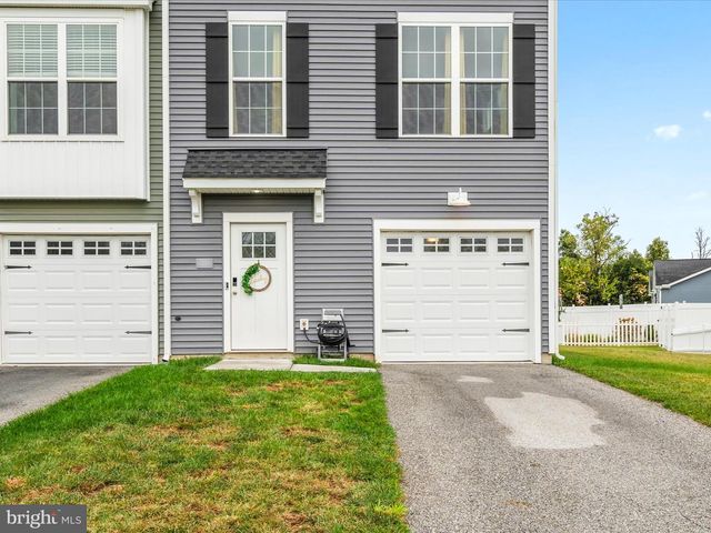 208 OVERLOOK DR, Hanover, PA 17331