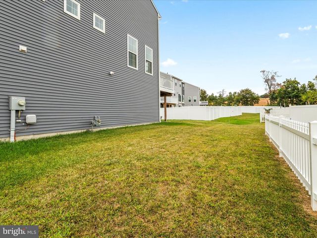 208 OVERLOOK DR, Hanover, PA 17331