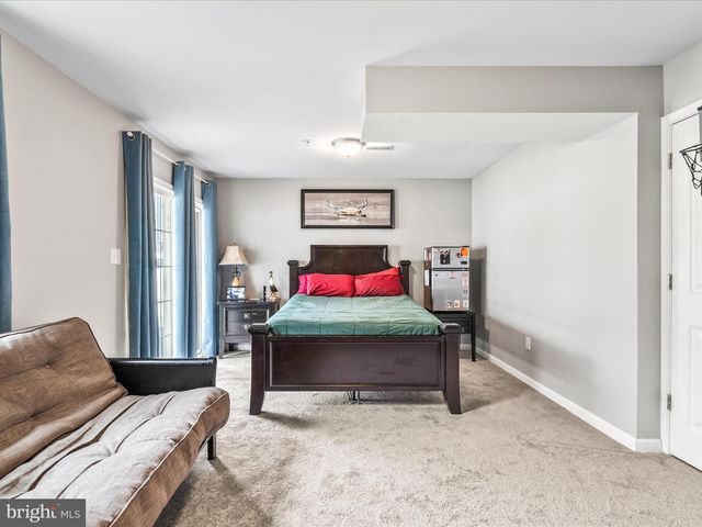 208 OVERLOOK DR, Hanover, PA 17331