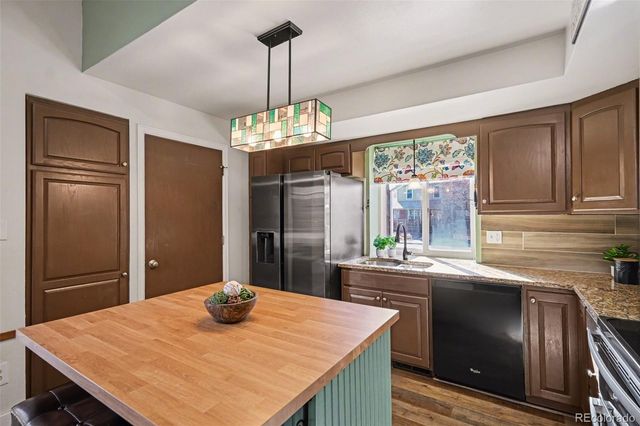 8621 W Hinsdale Place, Littleton, CO 80128