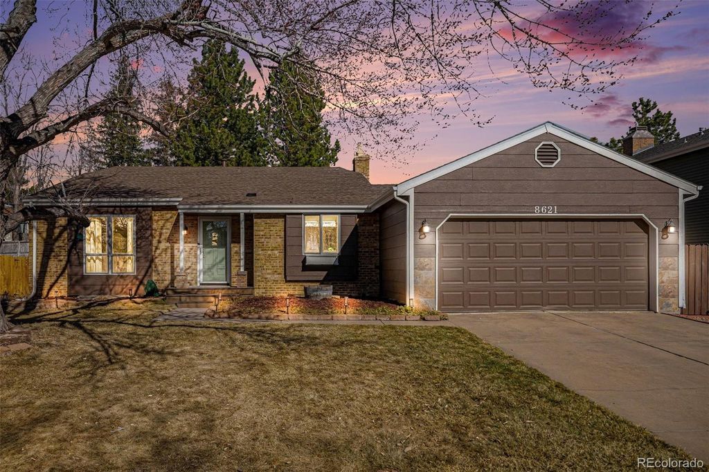 8621 W Hinsdale Place, Littleton, CO 80128