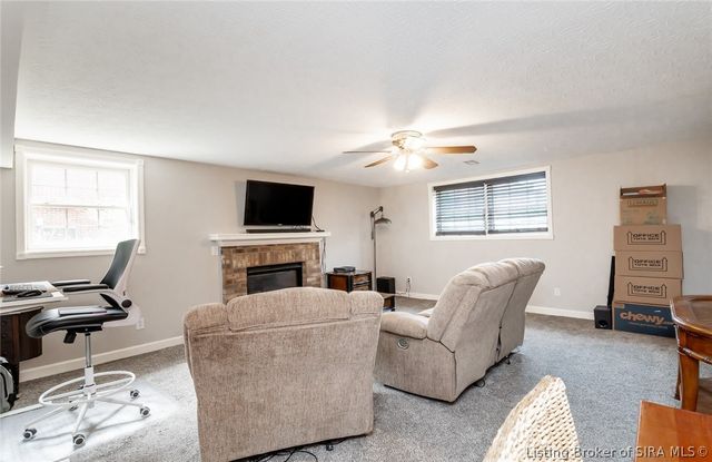 12409 Covered Bridge Road, Sellersburg, IN 47172