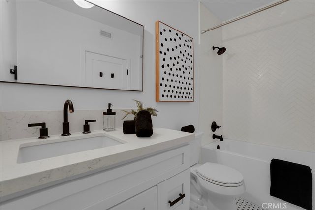 1871 Greenfield Avenue 102, Los Angeles, CA 90025