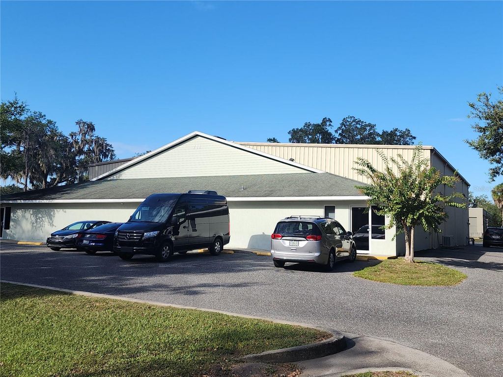 711 N 3RD ST, Leesburg, FL 34748