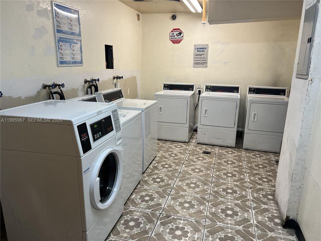 4848 NW 24th Ct 325, Lauderdale Lakes, FL 33313