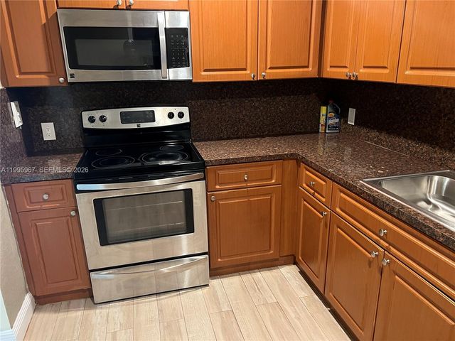 4848 NW 24th Ct 325, Lauderdale Lakes, FL 33313