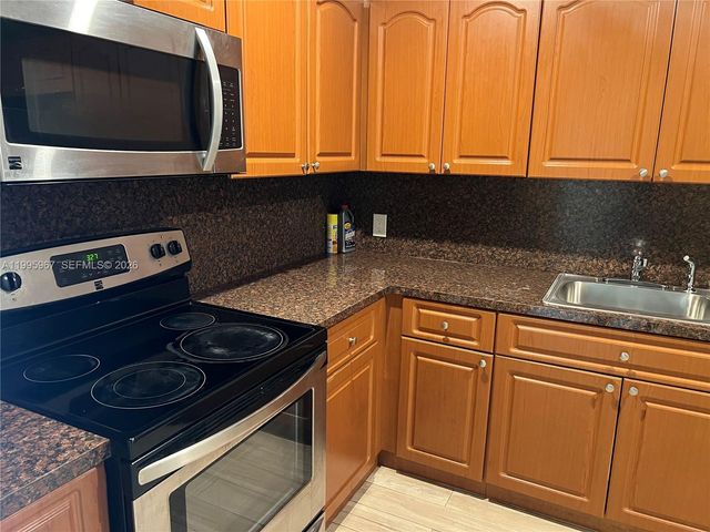 4848 NW 24th Ct 325, Lauderdale Lakes, FL 33313