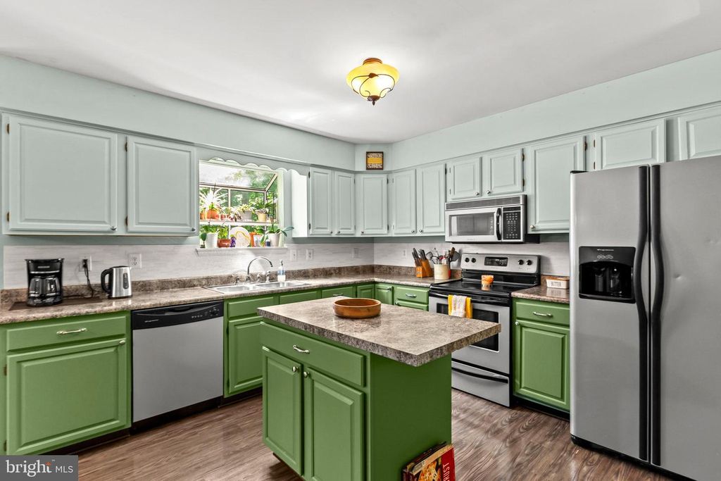 Image 11 of property listing at 667 SAN GABRIEL RD, Lusby, MD 20657