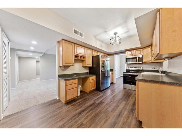 3412 Oak Ridge Road 108, Minnetonka, MN 55305