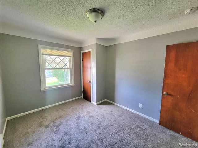 13505 Saint Andrews Avenue, Warren, MI 48089