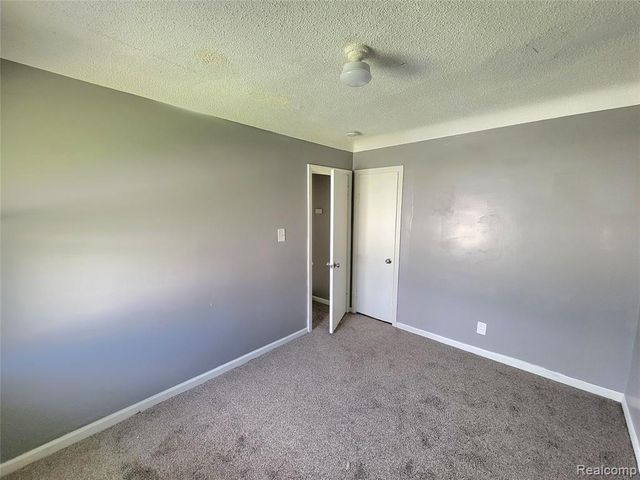 13505 Saint Andrews Avenue, Warren, MI 48089