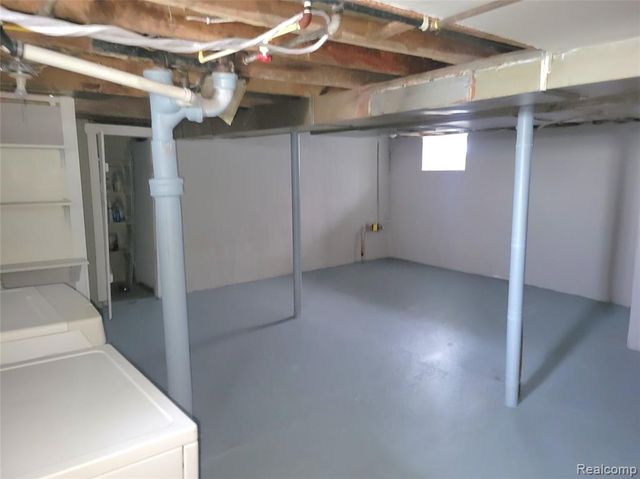 13505 Saint Andrews Avenue, Warren, MI 48089
