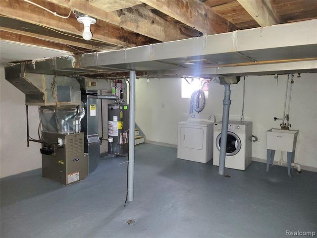 13505 Saint Andrews Avenue, Warren, MI 48089