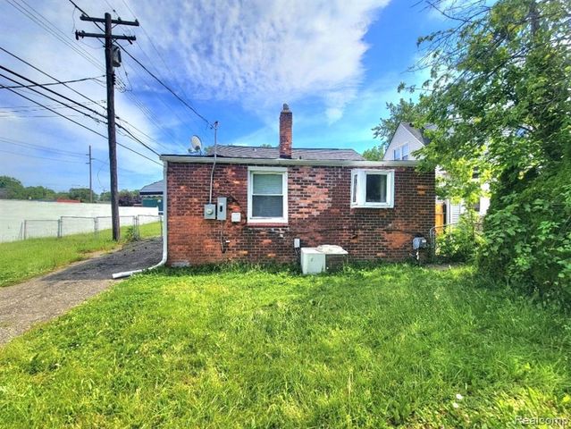 13505 Saint Andrews Avenue, Warren, MI 48089