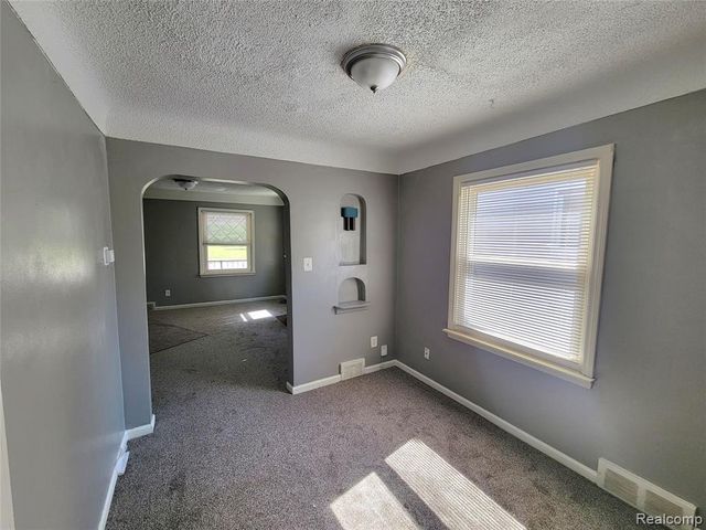 13505 Saint Andrews Avenue, Warren, MI 48089