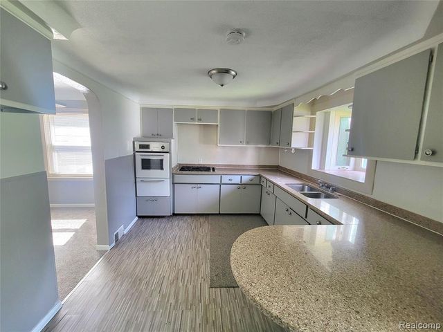 13505 Saint Andrews Avenue, Warren, MI 48089