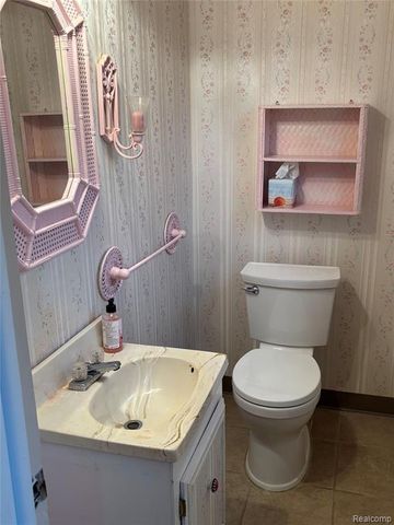 740 Sheffield Drive, Madison Heights, MI 48071