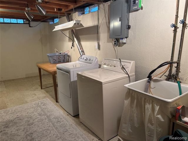 740 Sheffield Drive, Madison Heights, MI 48071