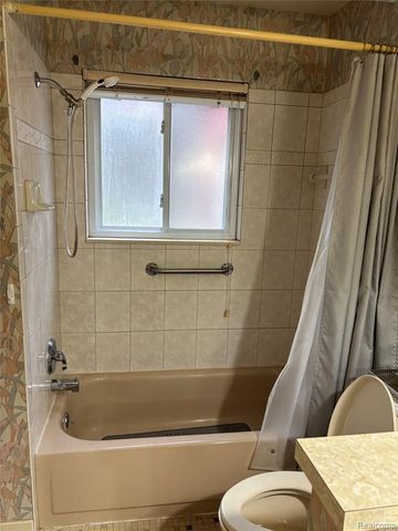 740 Sheffield Drive, Madison Heights, MI 48071