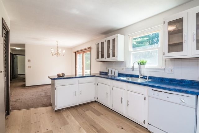 77 Grantwood Drive, Amherst, MA 01002