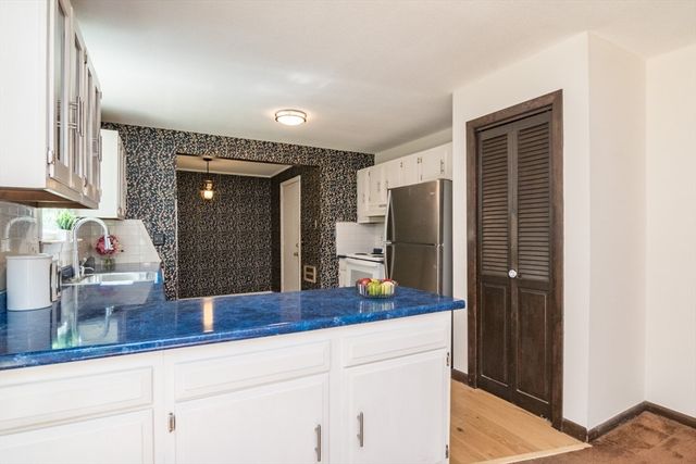 77 Grantwood Drive, Amherst, MA 01002