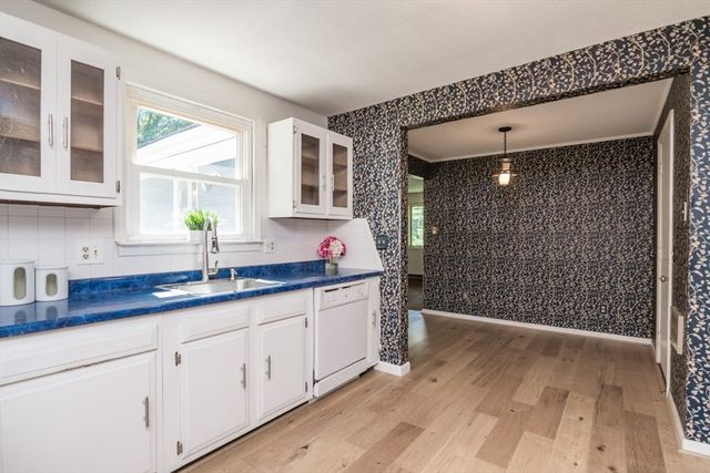 77 Grantwood Drive, Amherst, MA 01002