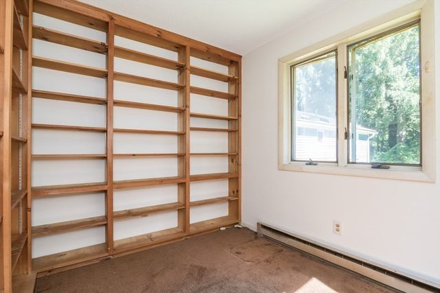 77 Grantwood Drive, Amherst, MA 01002
