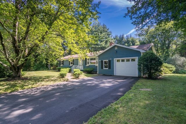 77 Grantwood Drive, Amherst, MA 01002