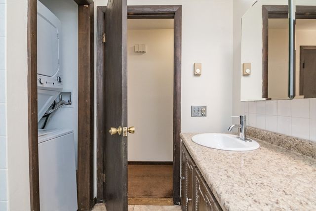 77 Grantwood Drive, Amherst, MA 01002