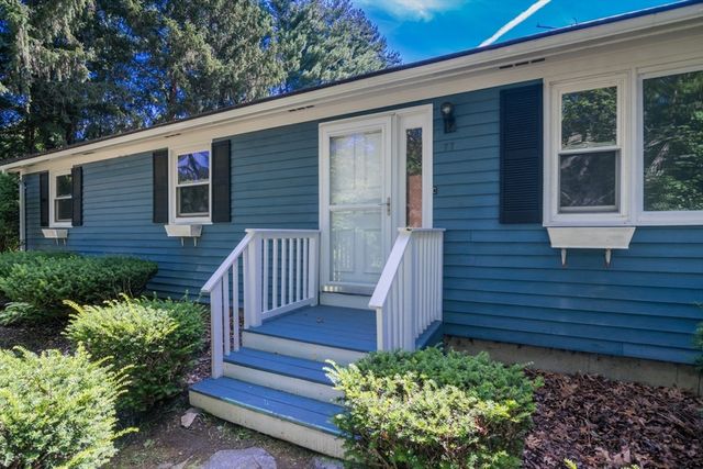 77 Grantwood Drive, Amherst, MA 01002