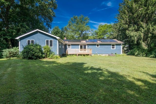 77 Grantwood Drive, Amherst, MA 01002
