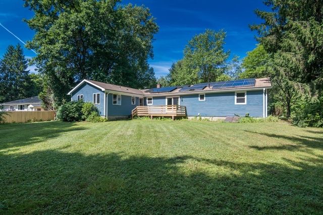 77 Grantwood Drive, Amherst, MA 01002