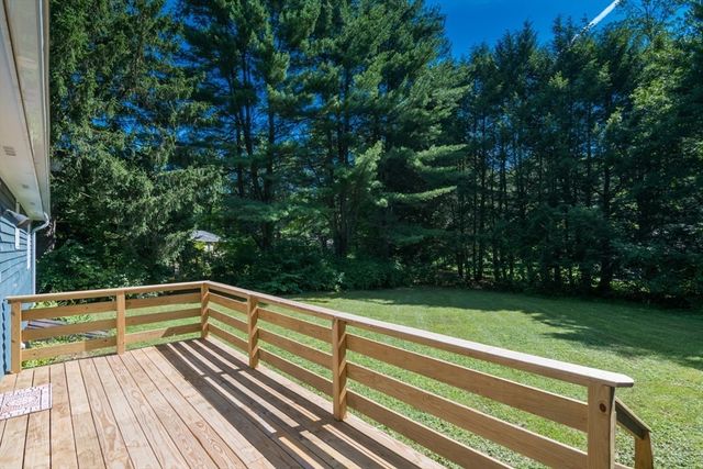 77 Grantwood Drive, Amherst, MA 01002