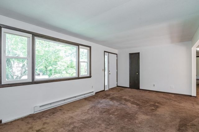 77 Grantwood Drive, Amherst, MA 01002