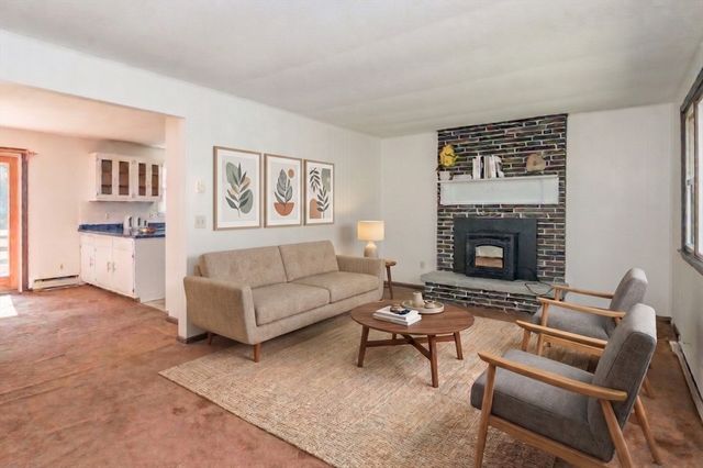 77 Grantwood Drive, Amherst, MA 01002