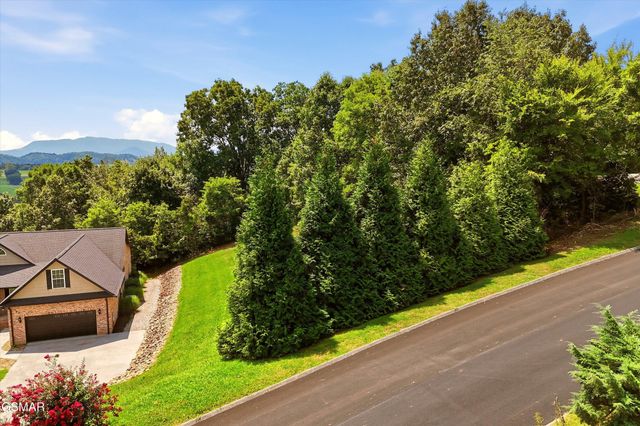 5 Rock House Road, Kodak, TN 37764
