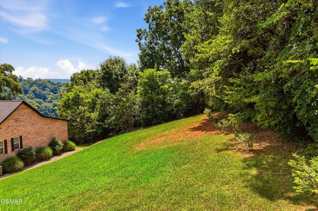 5 Rock House Road, Kodak, TN 37764