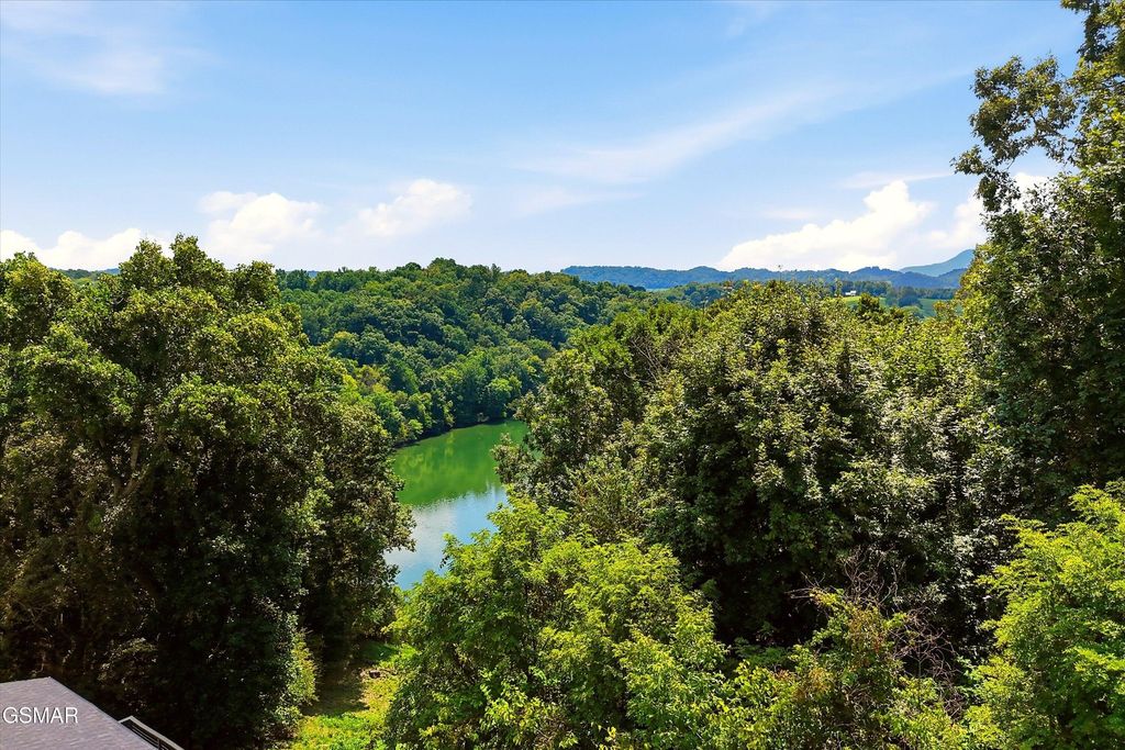 5 Rock House Road, Kodak, TN 37764