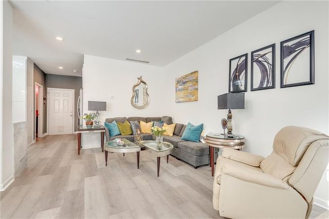 101 Creekwood Drive, Woodstock, GA 30188