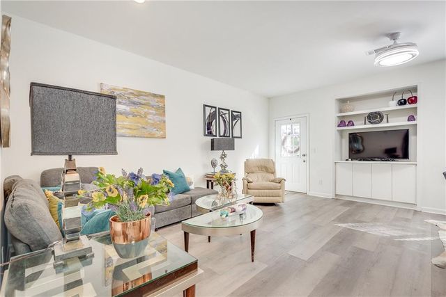 101 Creekwood Drive, Woodstock, GA 30188