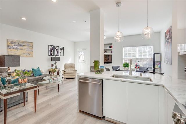 101 Creekwood Drive, Woodstock, GA 30188