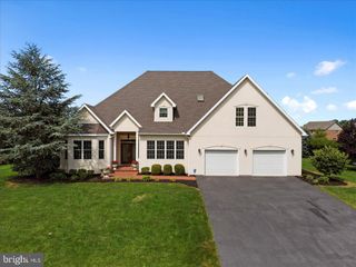 3271 SAINT ANDREWS DR, Chambersburg, PA 17202