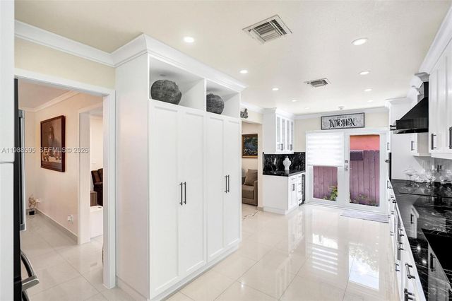 5614 Flagler St, Hollywood, FL 33023