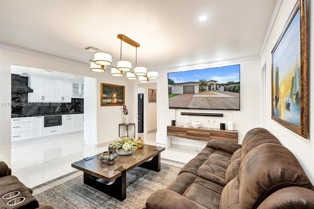 5614 Flagler St, Hollywood, FL 33023