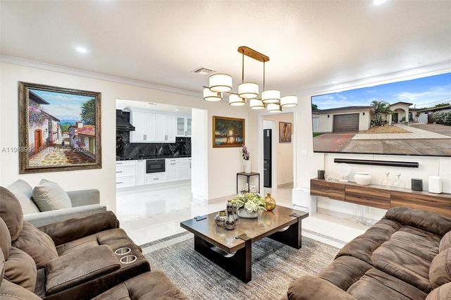 5614 Flagler St, Hollywood, FL 33023